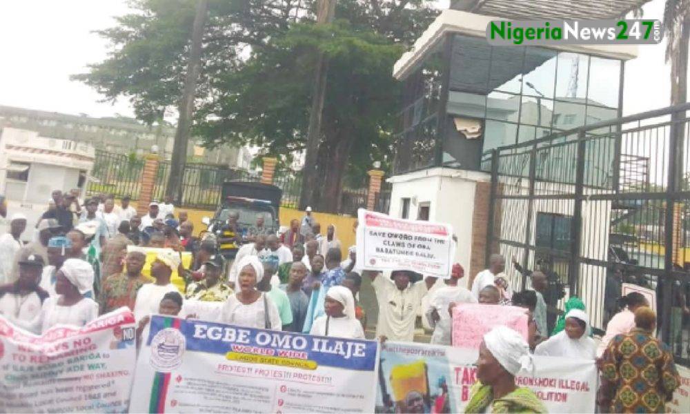 Ilaje Women protesting at Lagos House of Assembly
